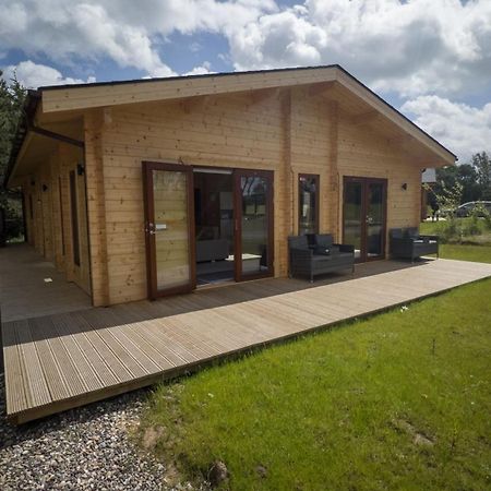 Sundance Lodge, Fantastic New Cabin With Hot Tub - Sleeps 6 - Largest In Felmoor Park Morpeth Room photo