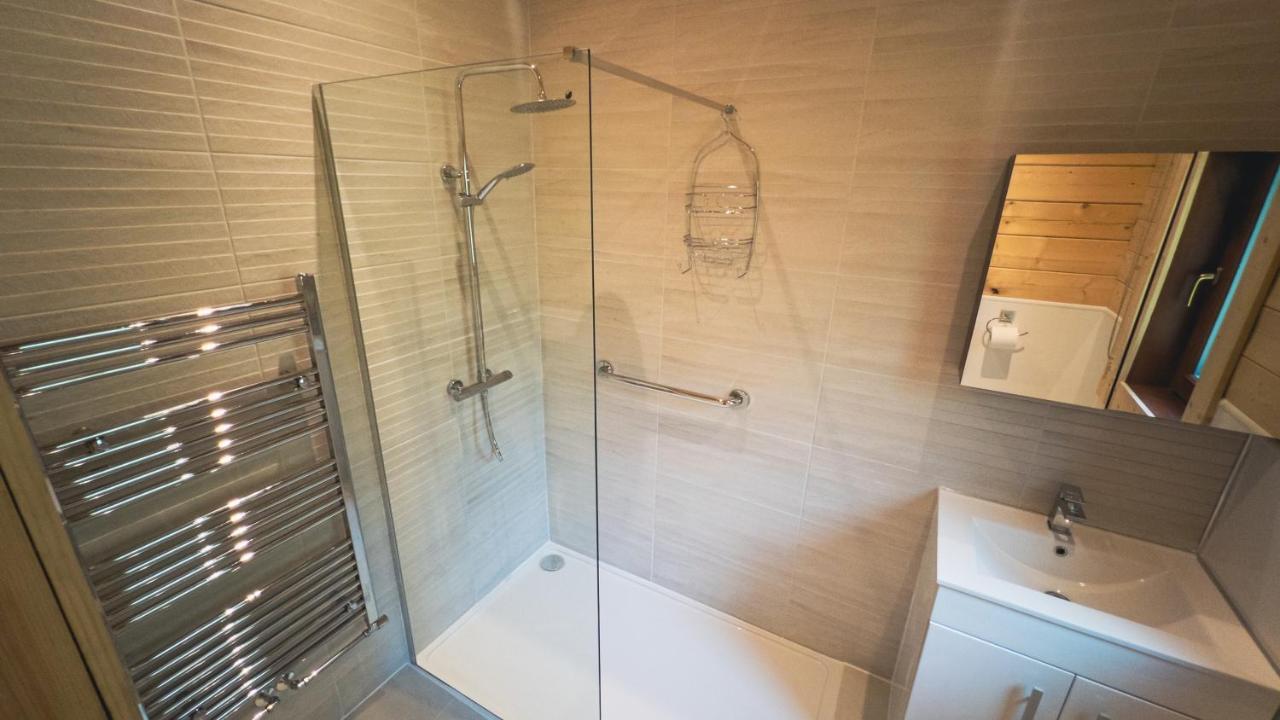Sundance Lodge, Fantastic New Cabin With Hot Tub - Sleeps 6 - Largest In Felmoor Park Morpeth Exterior photo