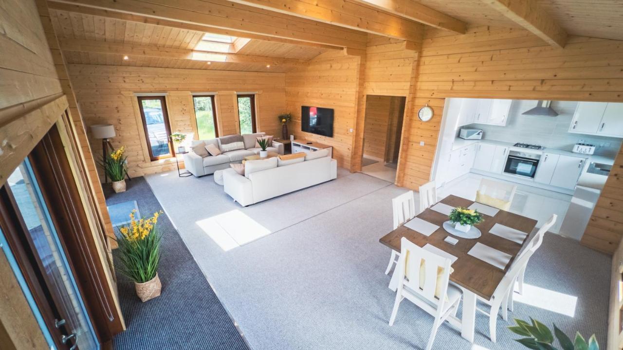 Sundance Lodge, Fantastic New Cabin With Hot Tub - Sleeps 6 - Largest In Felmoor Park Morpeth Exterior photo