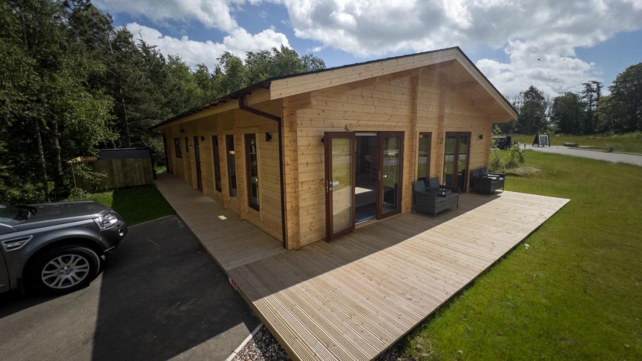 Sundance Lodge, Fantastic New Cabin With Hot Tub - Sleeps 6 - Largest In Felmoor Park Morpeth Exterior photo