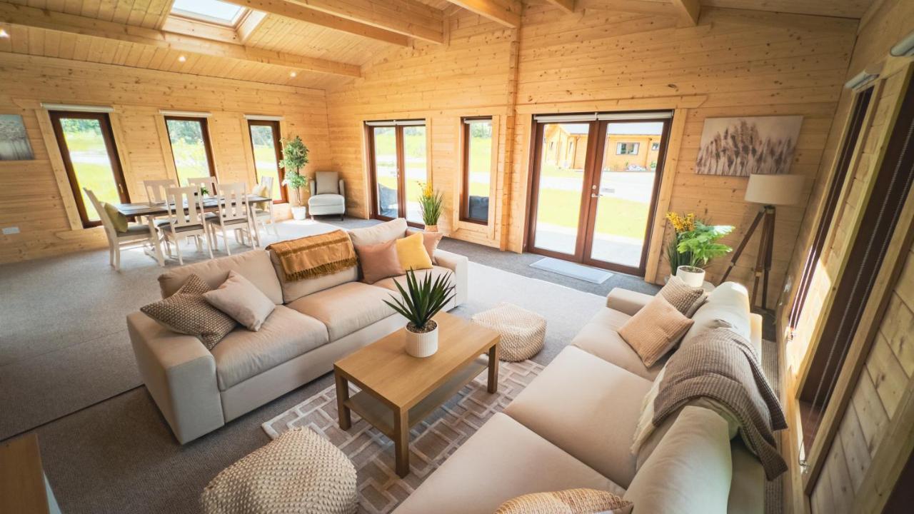 Sundance Lodge, Fantastic New Cabin With Hot Tub - Sleeps 6 - Largest In Felmoor Park Morpeth Exterior photo